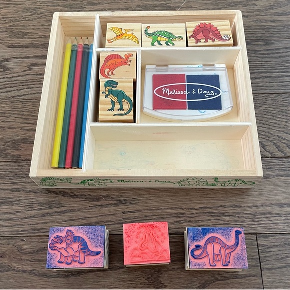 Melissa & Doug Wooden Stamp Set: Dinosaurs - 8 Stamps, 5 Colour Pencils, Ink Pad - Picture 5 of 10